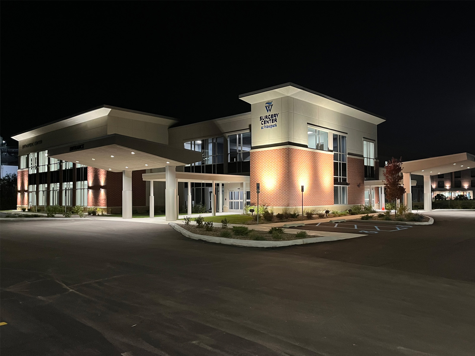 Shoreline Orthopedics Zeeland extreior building photo at night